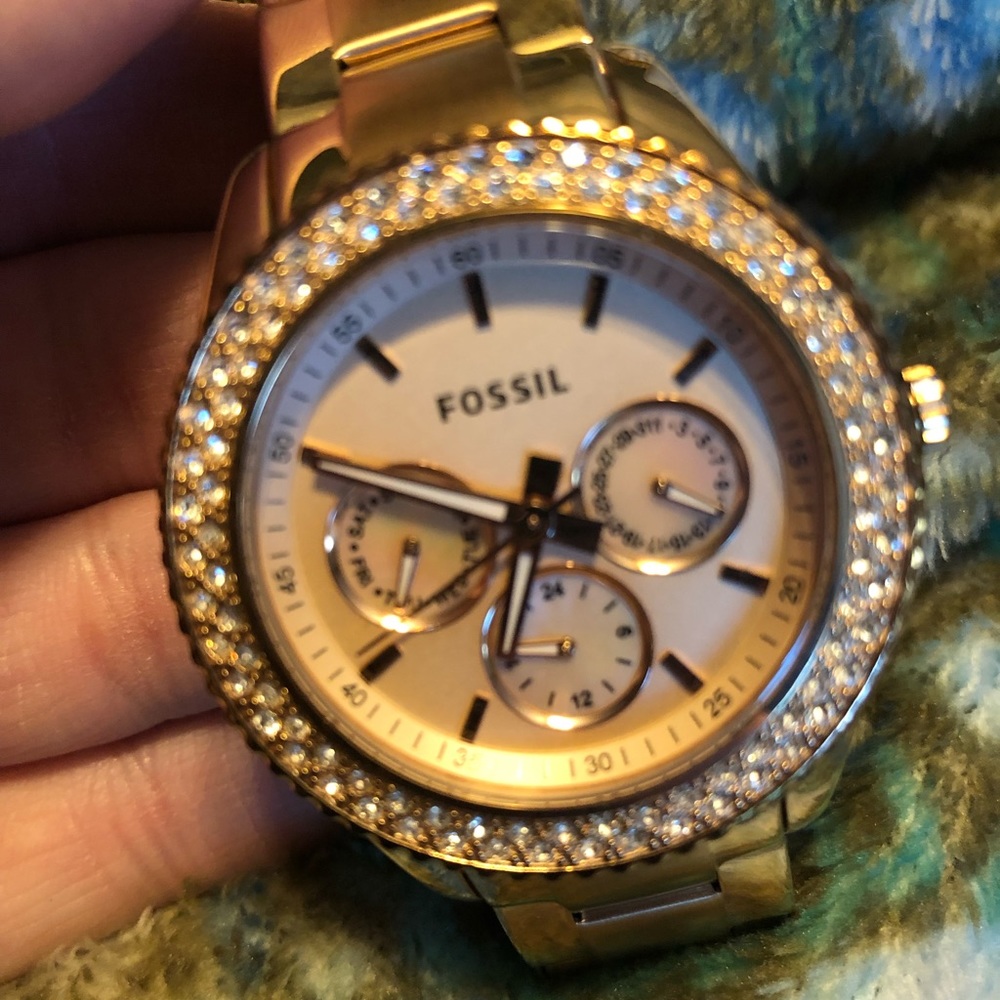 Like New! Rose gold fossil watch!
